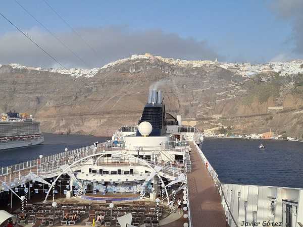 Puerto de Santorini en crucero