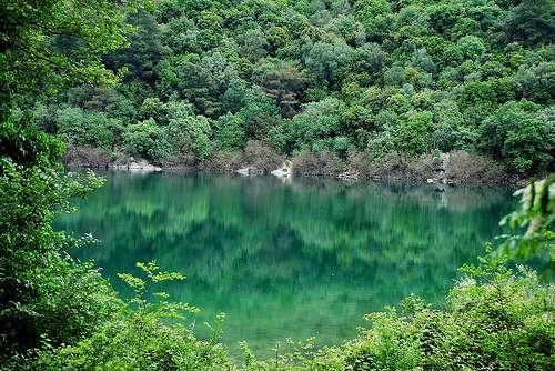 El Lago Ziro, una joya en el bosque
