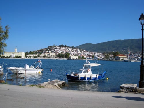 El monasterio de San Zoodochos Pigi, en Poros El monasterio de San Zoodochos Pigi, en Poros