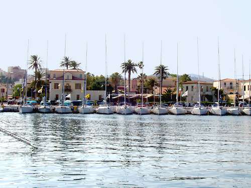 El puerto deportivo de Laurión en Ática